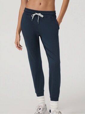 Vuori Performance Jogger in Navy with Drawstring